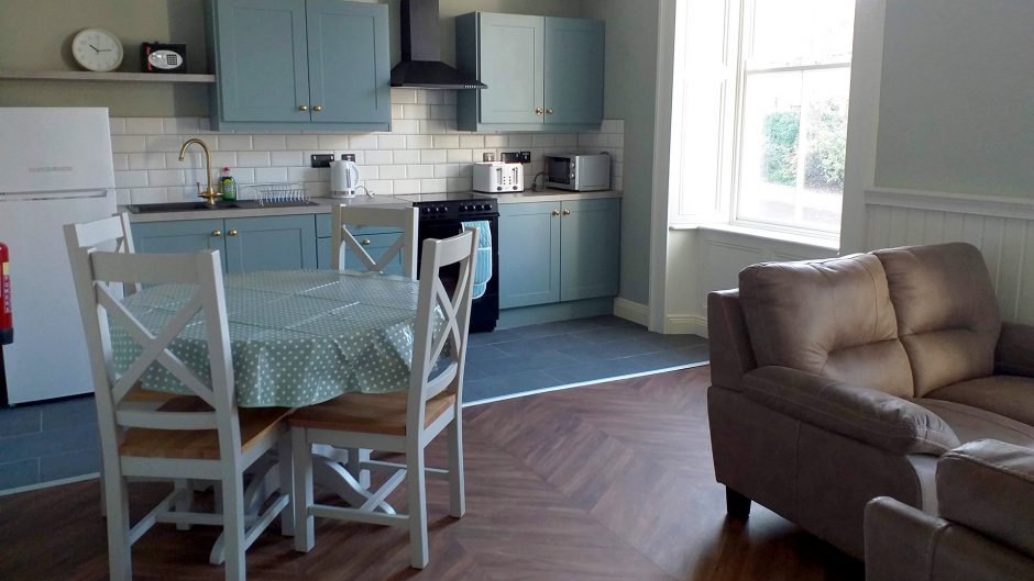 Modh Eile House - Accommodation unit, kitchen and living room