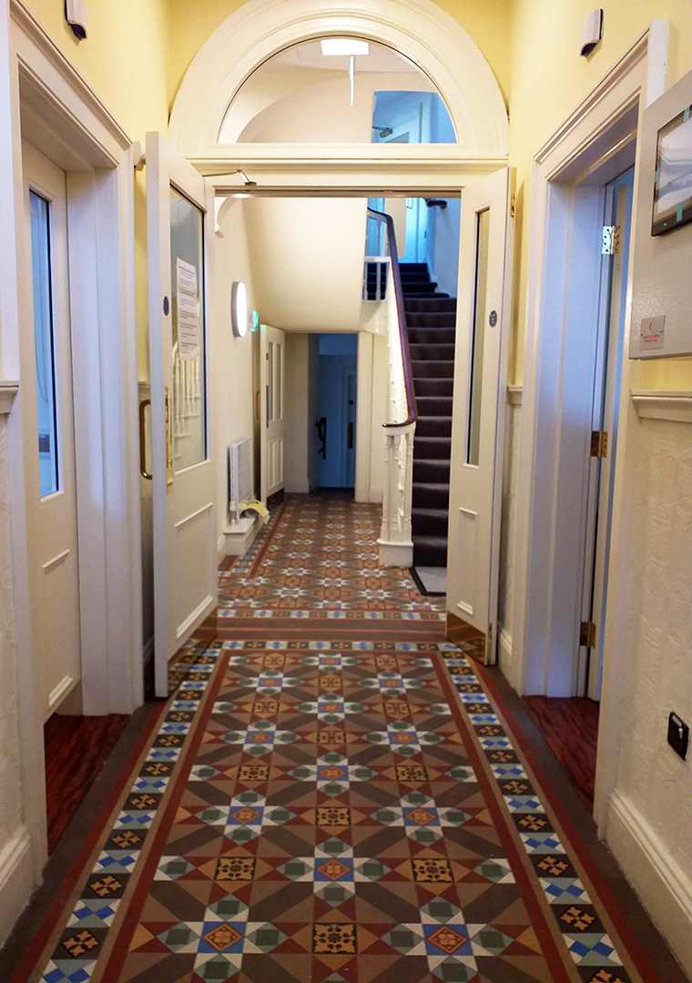 Modh Eile House - Entrance hallway